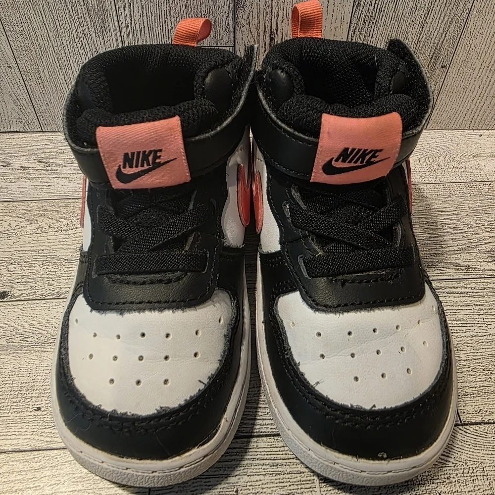 Nike Kids Sneakers - Black, White, and Pink Size 7c